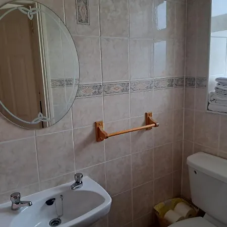 Bearstone House 로우리아